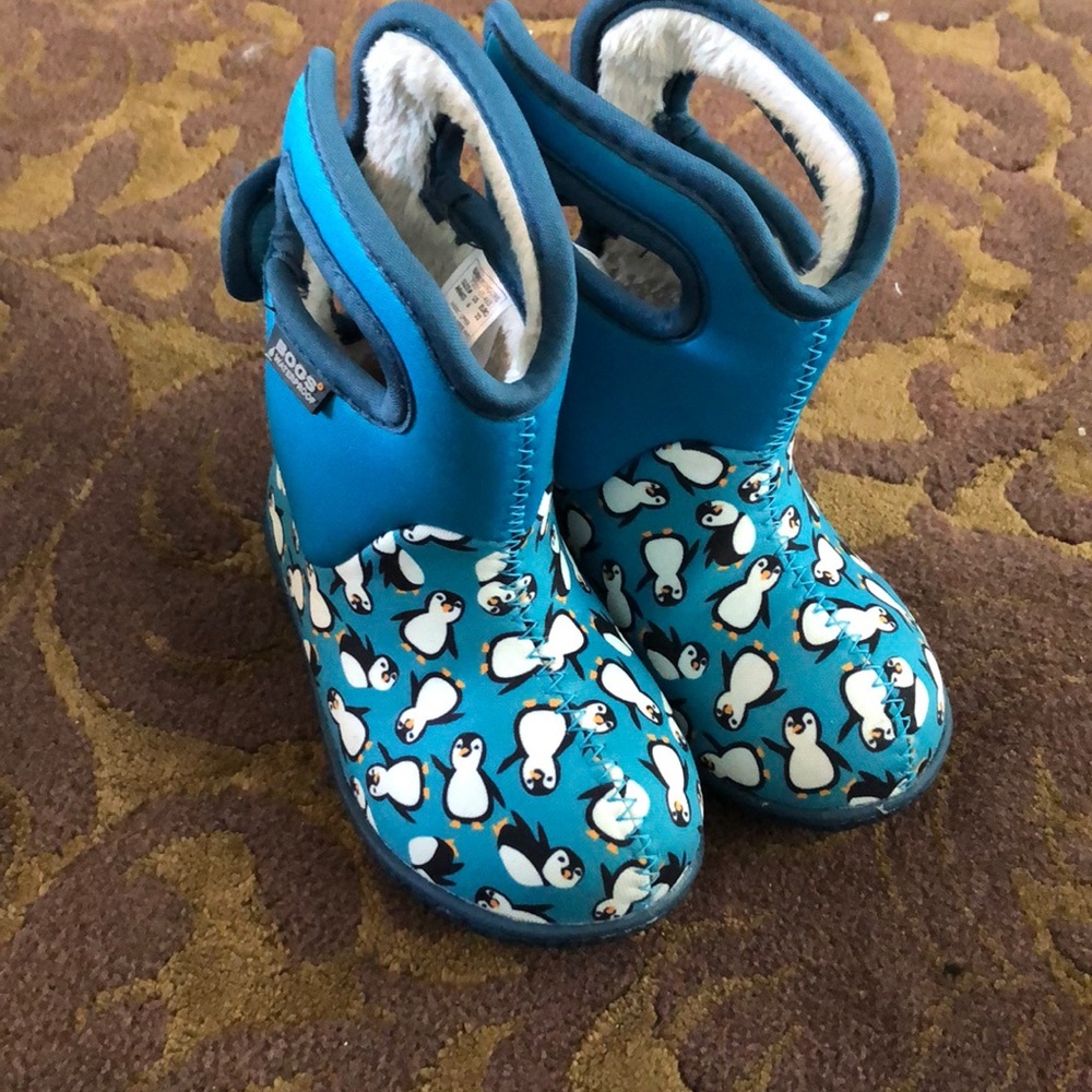 Snow boots